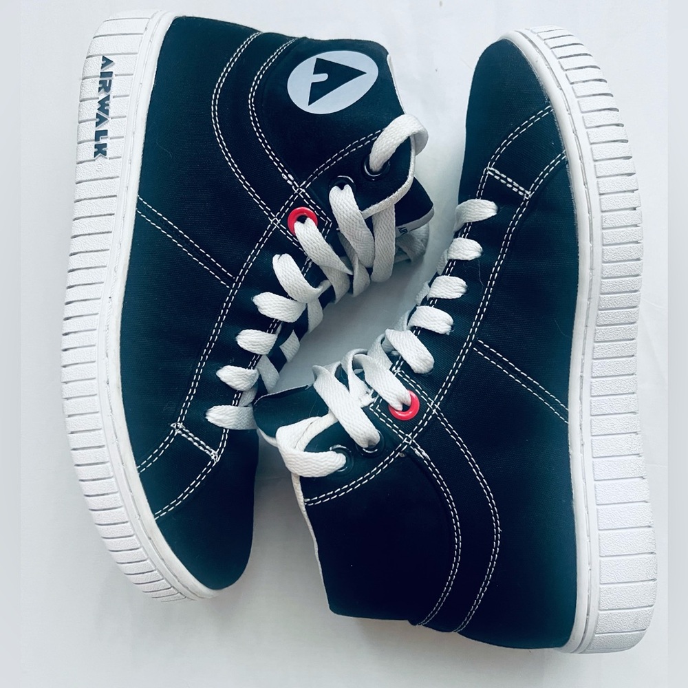 Airwalk Black and White High-Top Sneakers 96% is New